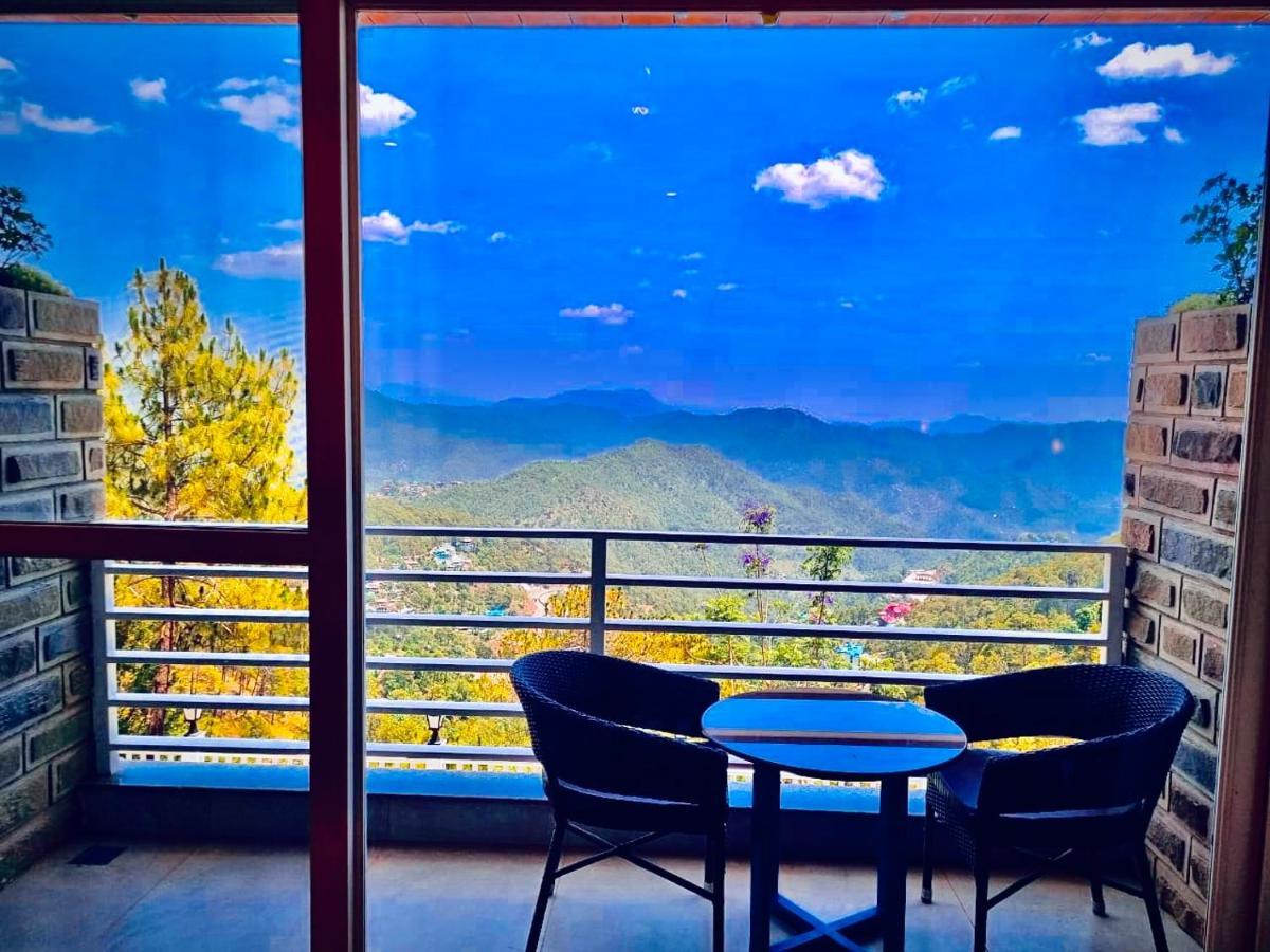 Hotel Wood Stock Luxury - A Boutique Property - Penthouse - Open Air Restaurant & Terrace كاساولى المظهر الخارجي الصورة