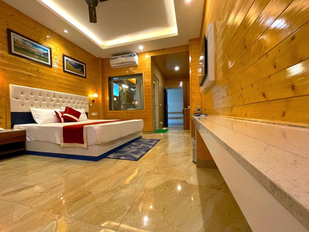 Hotel Wood Stock Luxury - A Boutique Property - Penthouse - Open Air Restaurant & Terrace كاساولى المظهر الخارجي الصورة